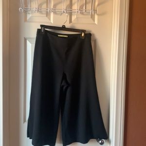 Gianni Bini Black Flared Pant Skirt. Skort Size Small.
